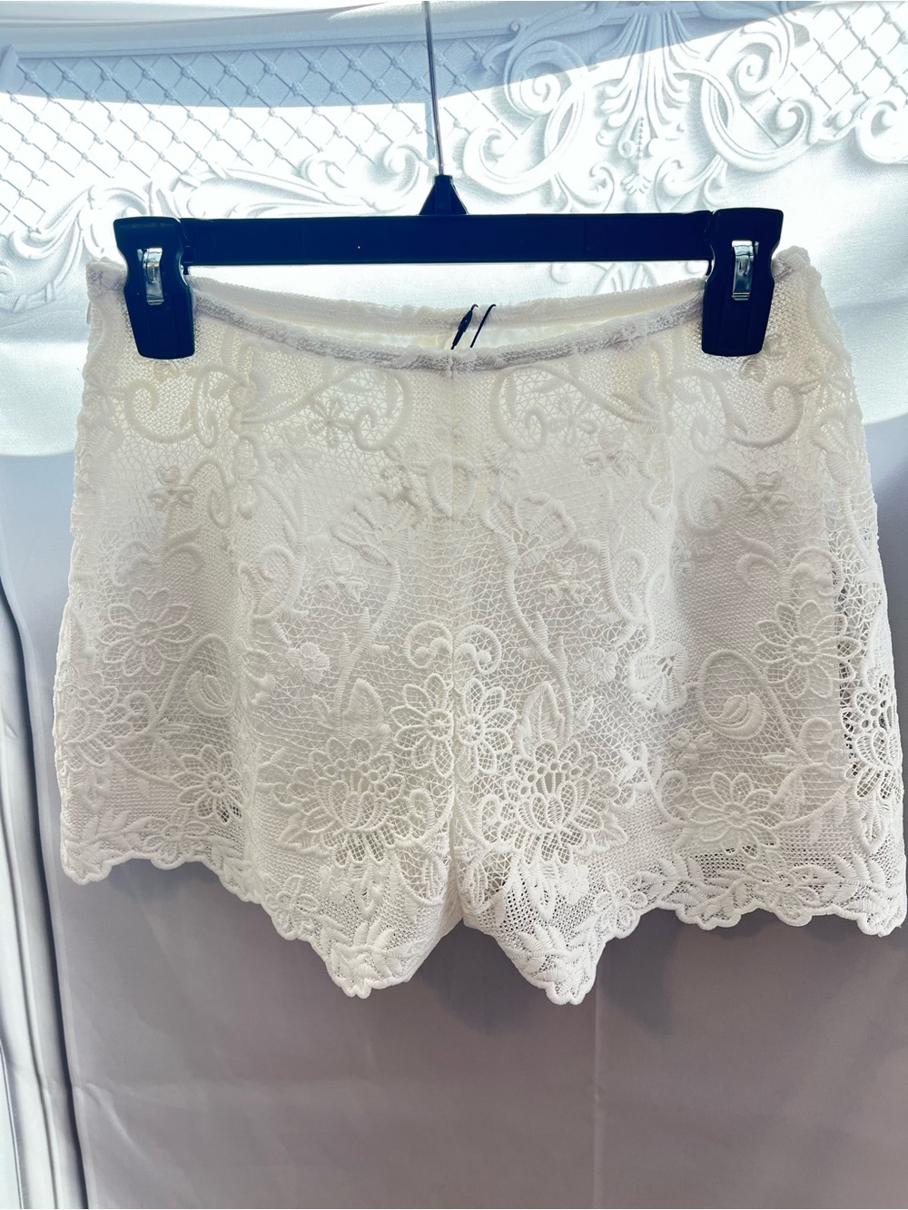 NWT ZARA BLOGGER FAV EMBROIDERED SHORTS  SIZE S 
🚨FIRM PRICE NO DISCOUNT - Picture 4 of 14